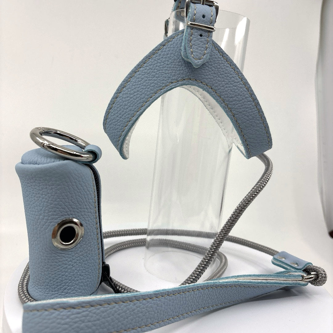 Harnais cuir souple confortable et chic bleu baby vendu avec sa laisse