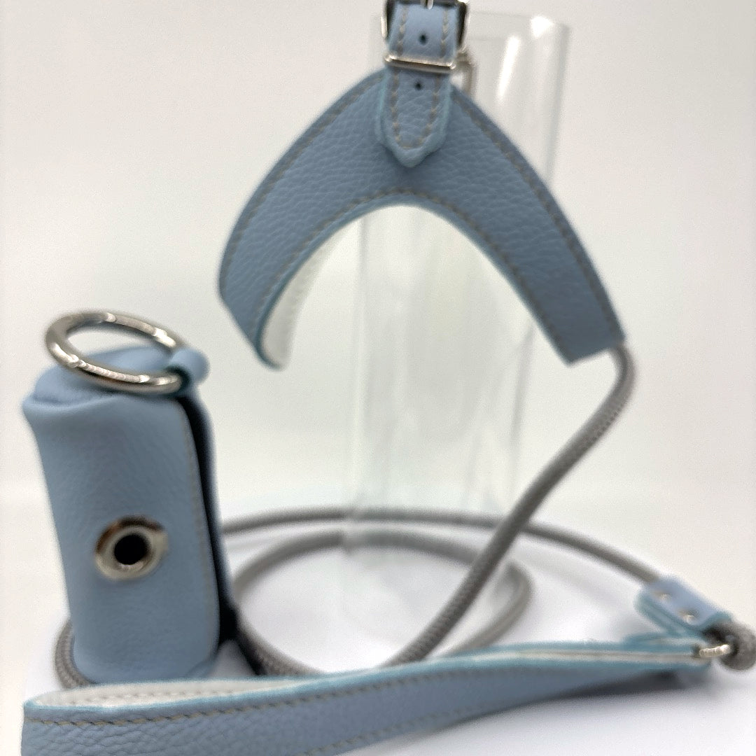 Harnais cuir souple confortable et chic bleu baby vendu avec sa laisse