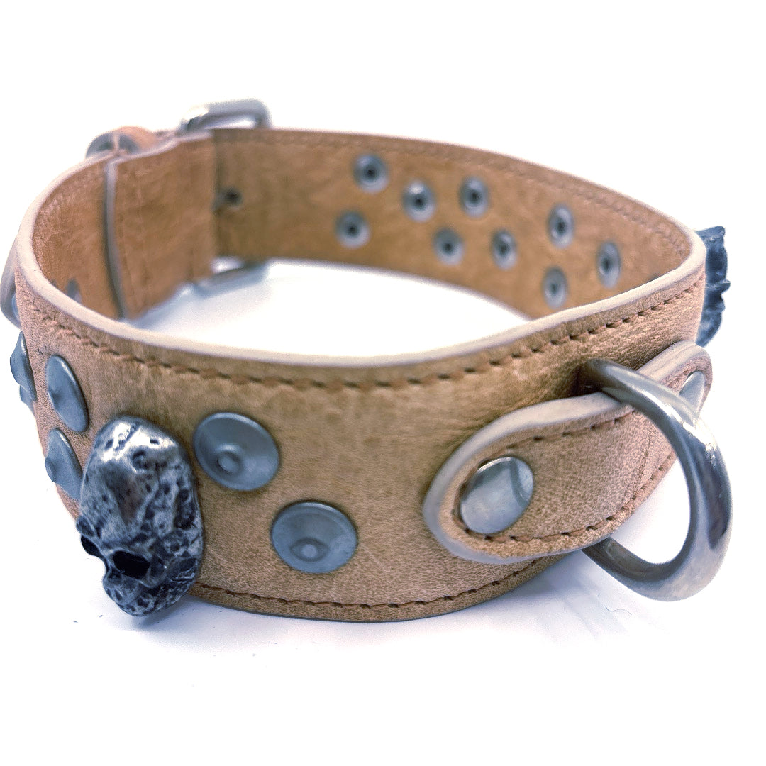 COLLIER CUIR SOUPLE BEIGE TETE DE MORD ET CLOUS 45/50 cm largeur 5cm