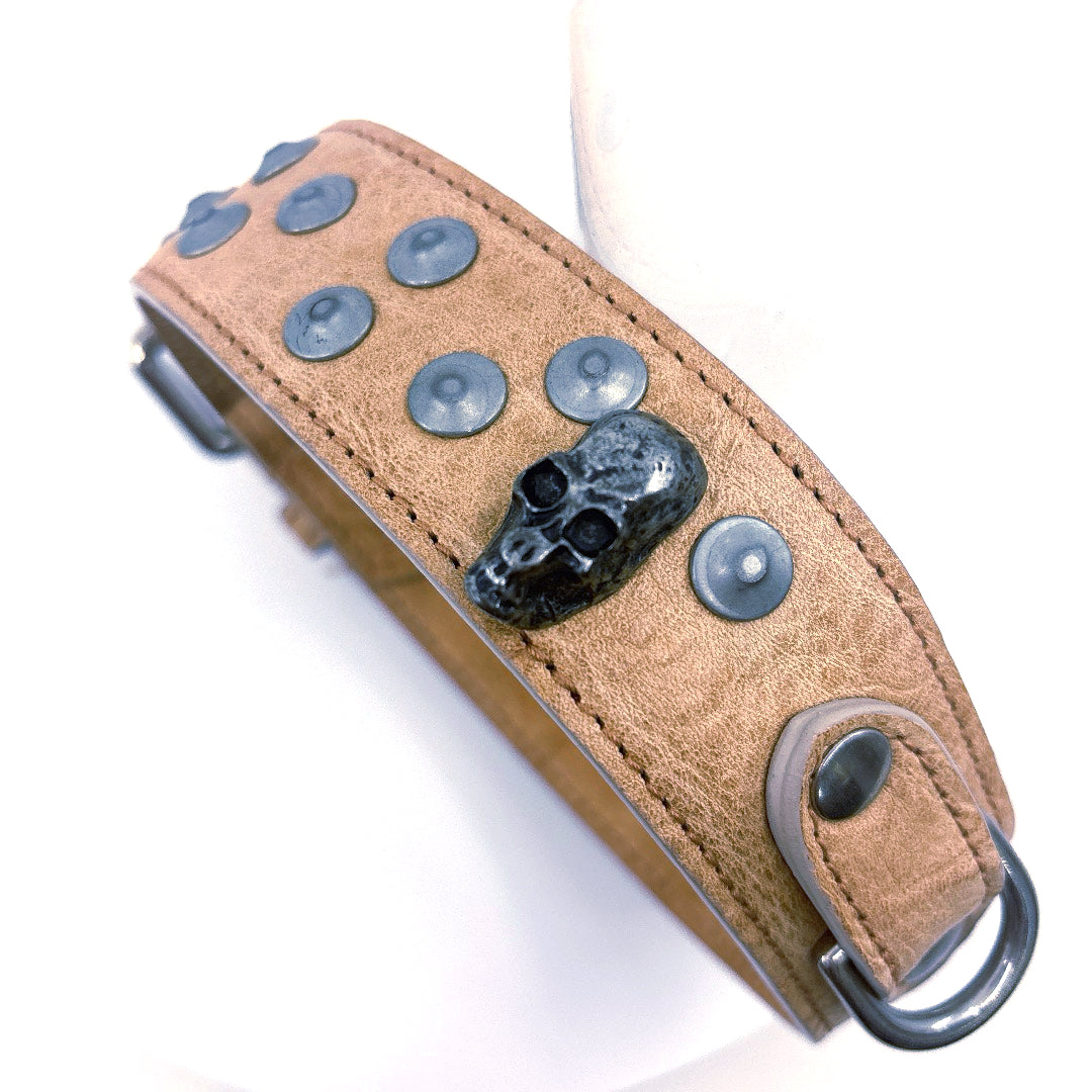 COLLIER CUIR SOUPLE BEIGE TETE DE MORD ET CLOUS 45/50 cm largeur 5cm