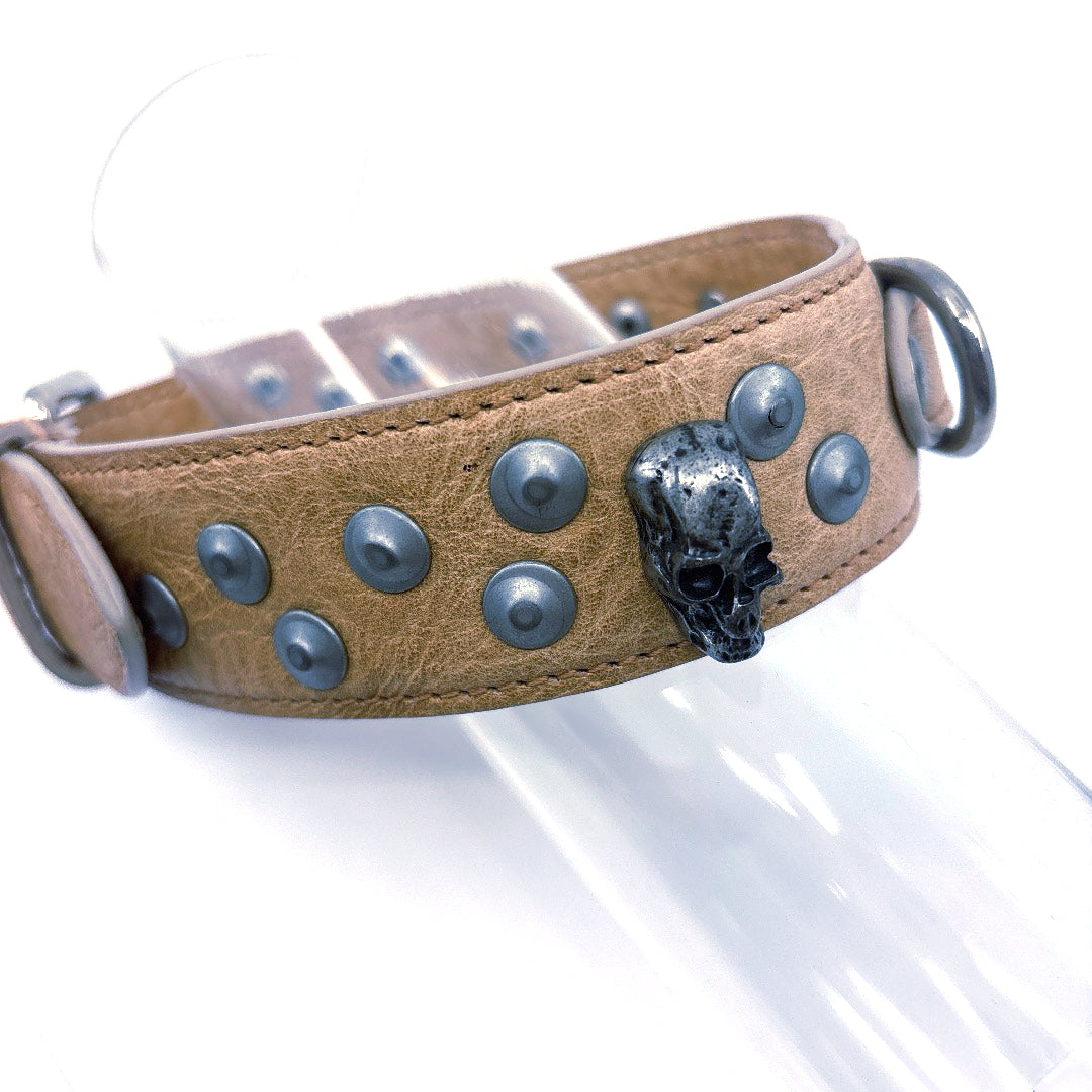 COLLIER CUIR SOUPLE BEIGE TETE DE MORD ET CLOUS 45/50 cm largeur 5cm