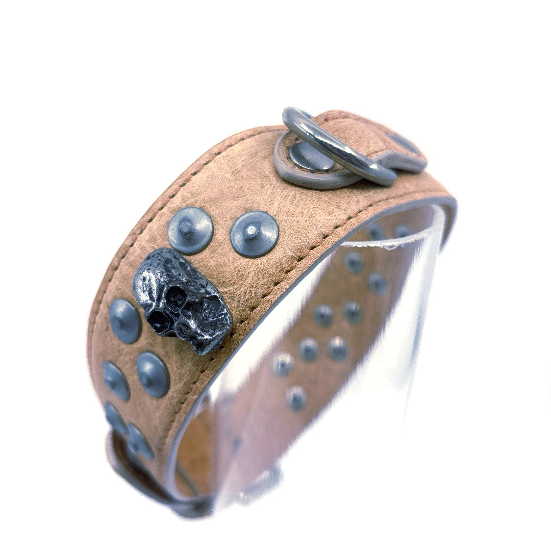 COLLIER CUIR SOUPLE BEIGE TETE DE MORD ET CLOUS 45/50 cm largeur 5cm