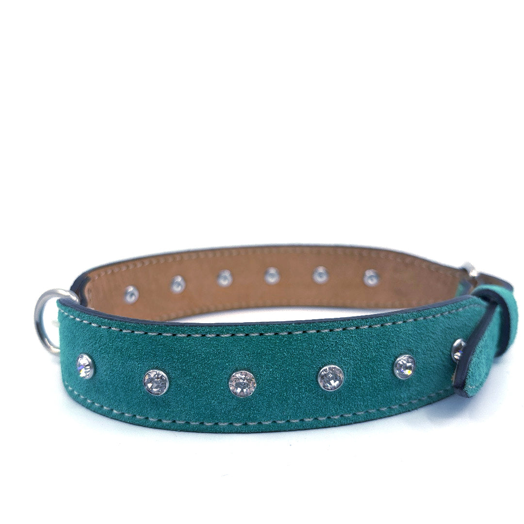 COLLIER CUIR RETOURNE SOUPLE MODELE VERT PAPILLON ET STRASS TAILLE 38 A 42 CM x 4 cm