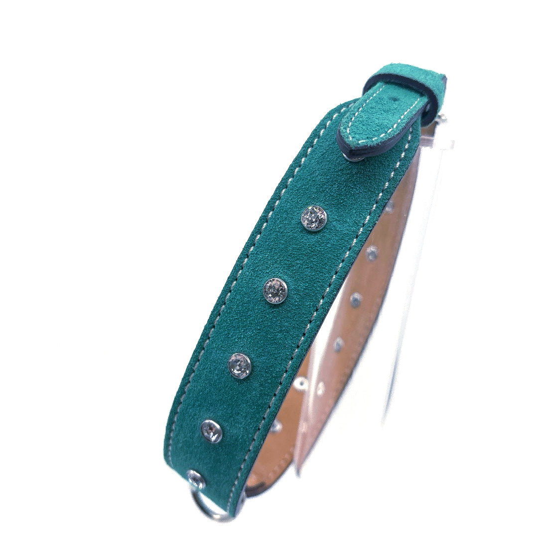 COLLIER CUIR RETOURNE SOUPLE MODELE VERT PAPILLON ET STRASS TAILLE 38 A 42 CM x 4 cm