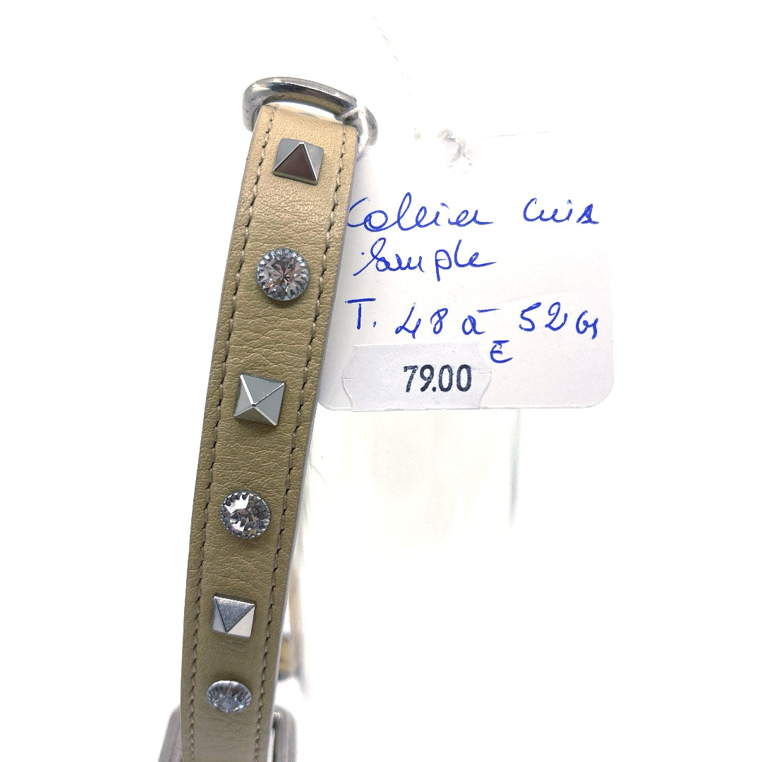 COLLIER CUIR SOUPLE BEIGE STRASS ET PYRAMIDES TAILLE 48 A 52 CM LARGEUR 1.5 CM