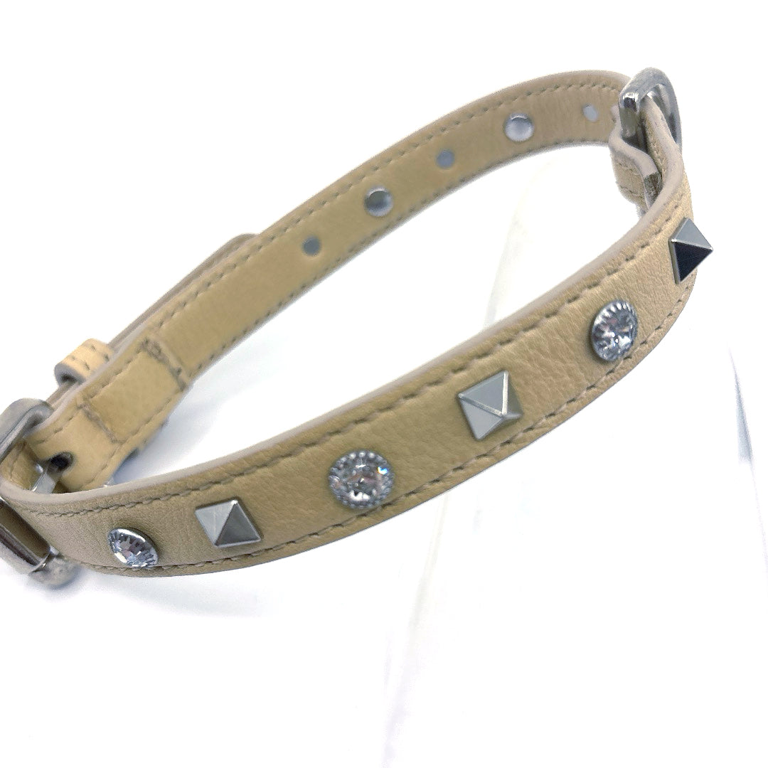 COLLIER CUIR SOUPLE BEIGE STRASS ET PYRAMIDES TAILLE 48 A 52 CM LARGEUR 1.5 CM