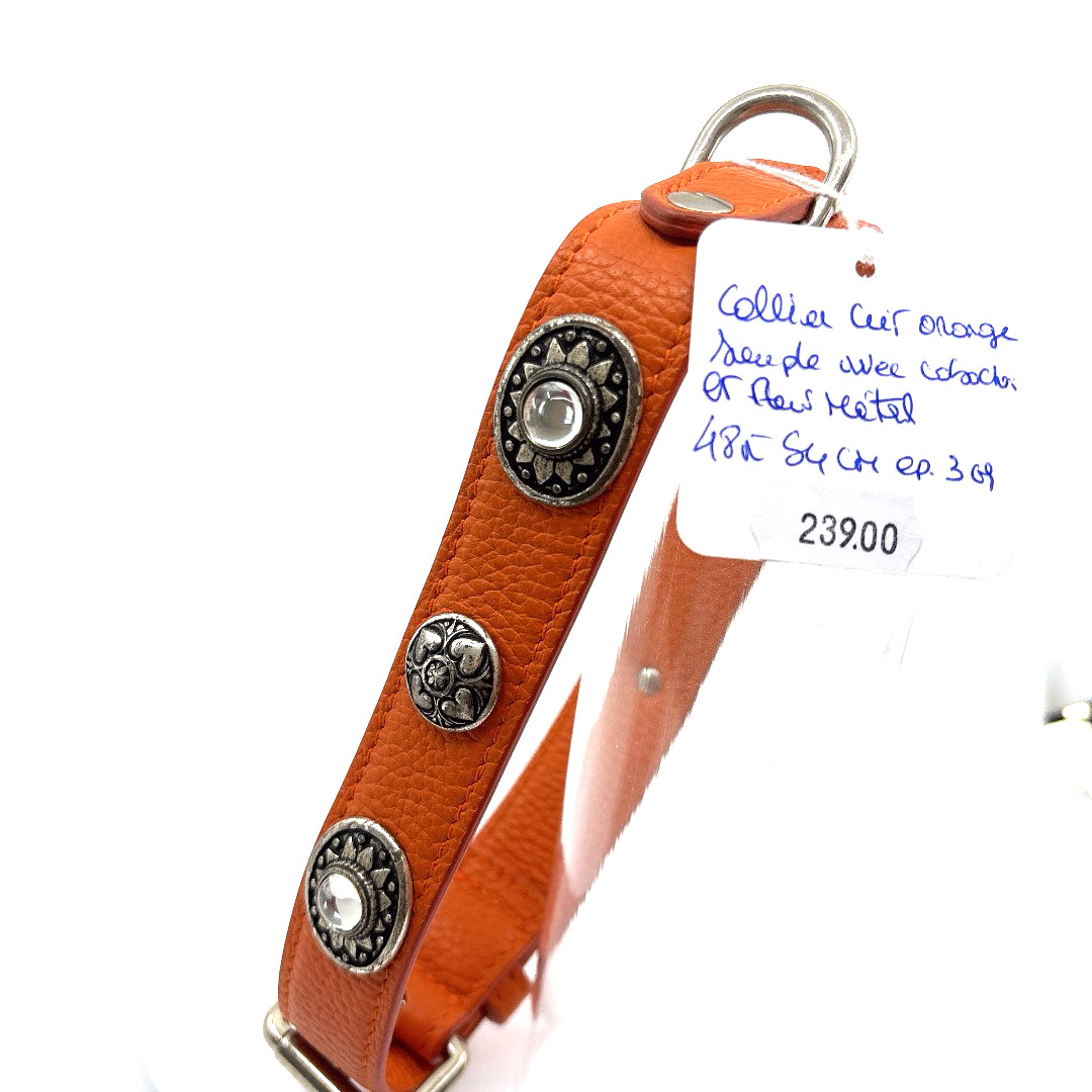 COLLIER CUIR SOUPLE ORANGE CABOCHONS METAL ET CRISTAL TAILLE 48 A 55 CM X 3CM GRAND CHIEN