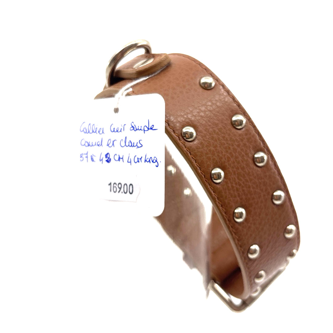 COLLIER CUIR SOUPLE CAMEL DECORARTION CLOUS RONDS TAILLE 37 A 42 CM LARGEUR 4 CM